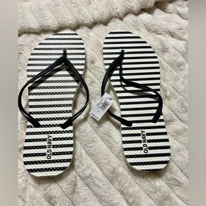 Old Navy Black & White Flip Flops *FREE WITH ANY BUNDLE